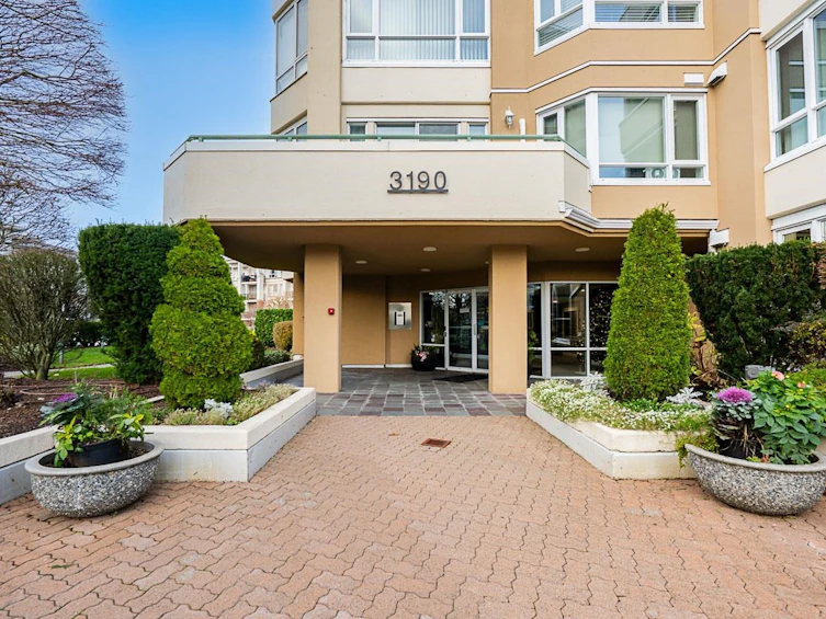 402-3190 Gladwin Road, Abbotsford, BC, V2T 5T2 - 4