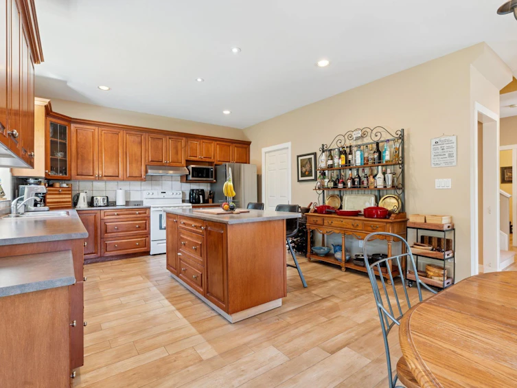 2172 Parkway Boulevard, Coquitlam, BC, V3E 3N3 - 9