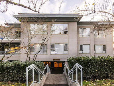 206-1085 W 17th Street - 2