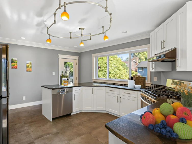 2050 Sperling Avenue, Burnaby, BC, V5B 4K5 - 4
