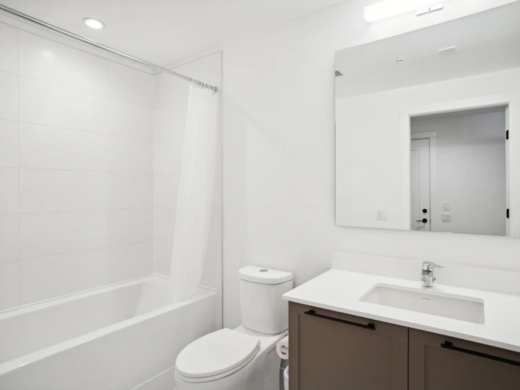 711-8750 University Crescent, Burnaby, BC, V5A 0G9 - 11