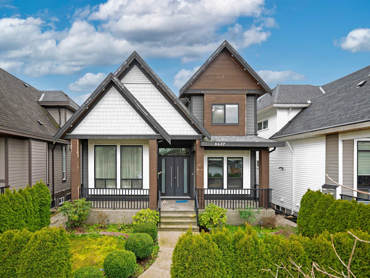 6637 121a Street, Surrey, BC, V3W 0H8