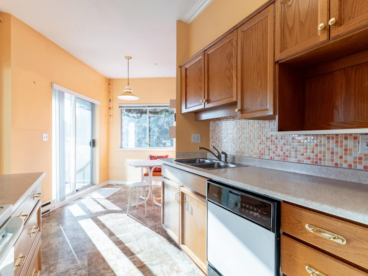401-25 Richmond Street, New Westminster, BC, V3L 5P9 - 13