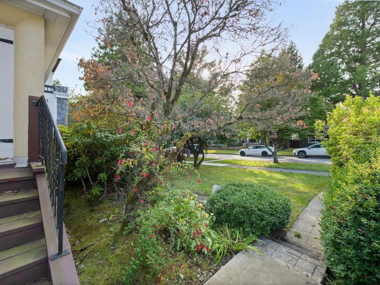 7526 Selkirk Street, Vancouver, BC, V6P 4H4 - 2
