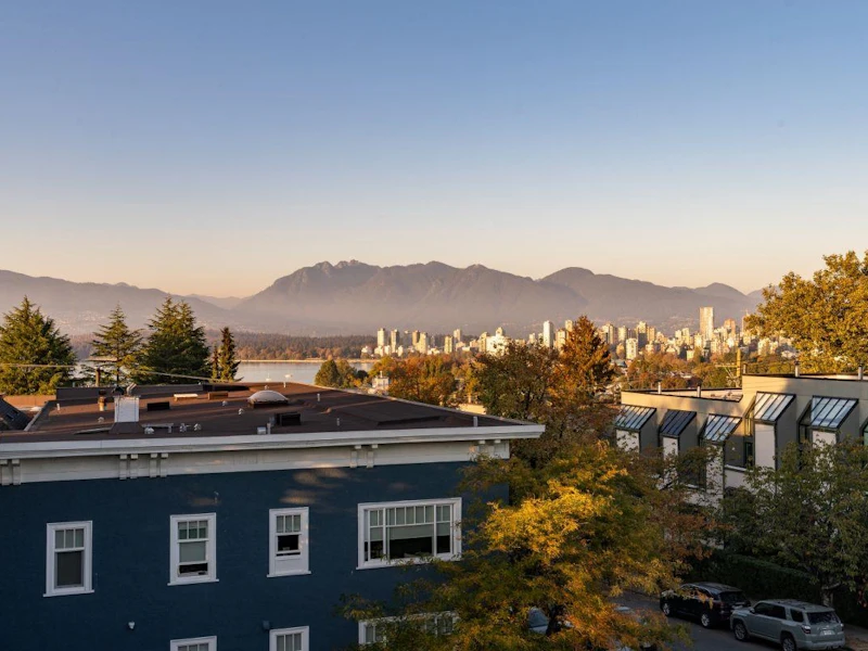 402 - 2216 W 3rd Avenue, Vancouver BC V6K 1L4