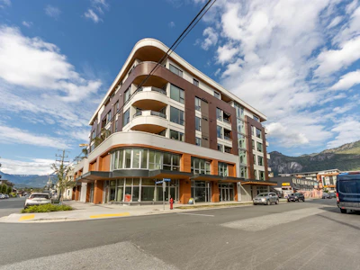 402-1365 Victoria Street - 2