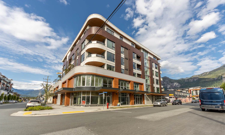 405-1365 Victoria Street