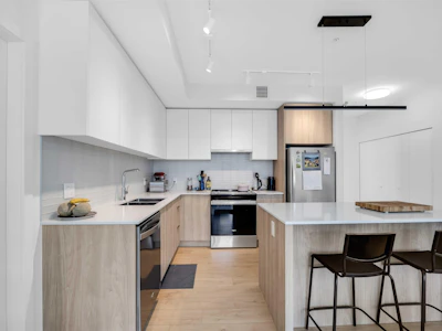 607-1365 Victoria Street - 3