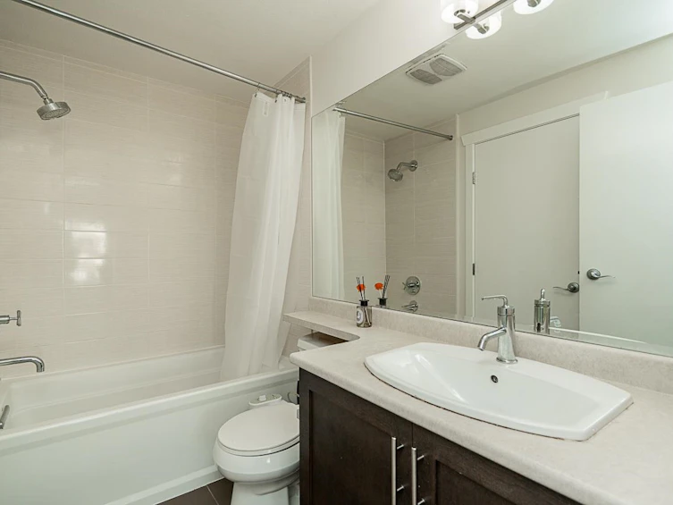 215-13468 King George Boulevard, Surrey, BC, V3T 0H5 - 16