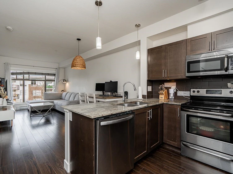215-13468 King George Boulevard, Surrey, BC, V3T 0H5 - 2