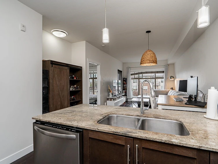 215-13468 King George Boulevard, Surrey, BC, V3T 0H5 - 5