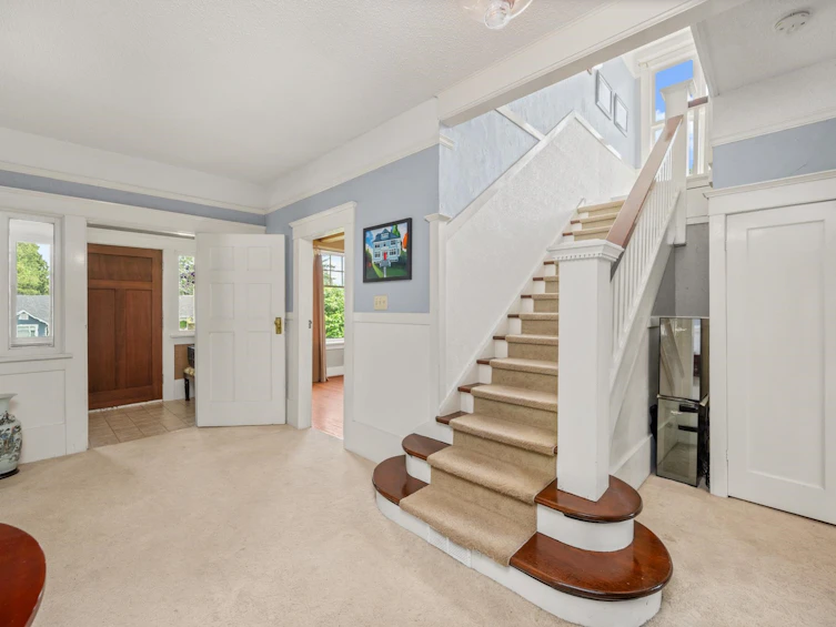 922 Fifth Street, New Westminster, BC, V3L 2Y4 - 2