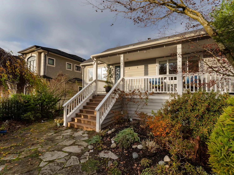 231 E 40th Avenue, Vancouver, BC, V5W 1L7 - 2