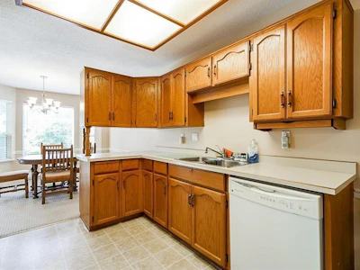 13-33123 George Ferguson Way - 5