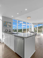 1102 520 Como Lake Avenue