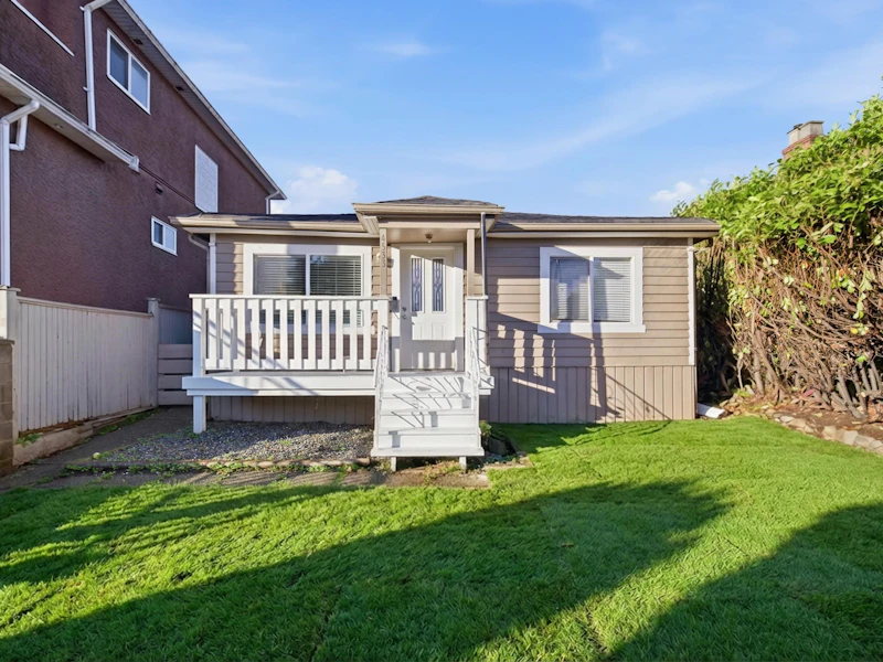 4533 Knight Street, Vancouver BC V5N 3M8