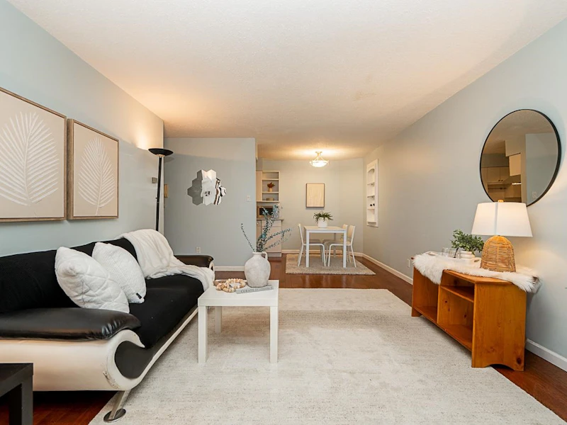 114 - 1950 W 8th Avenue, Vancouver BC V6J 1W3