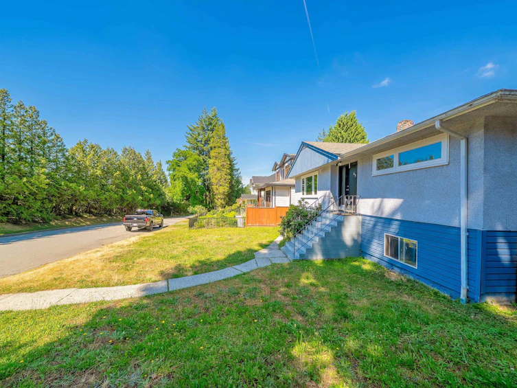 432 W 25th Street, North Vancouver, BC, V7N 2G2