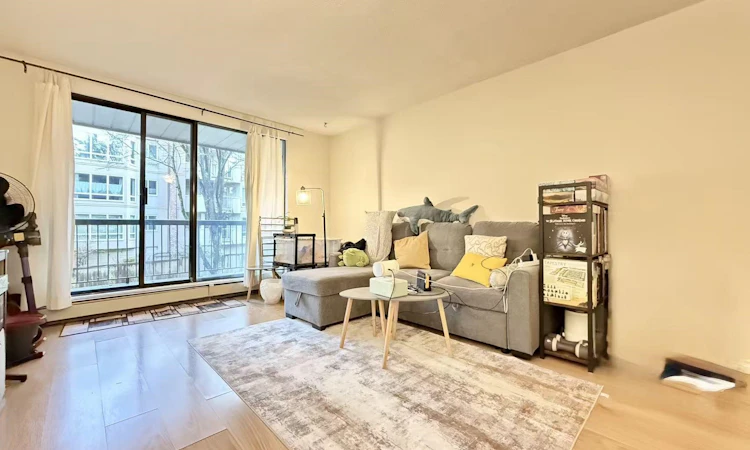 105-8511 Ackroyd Road