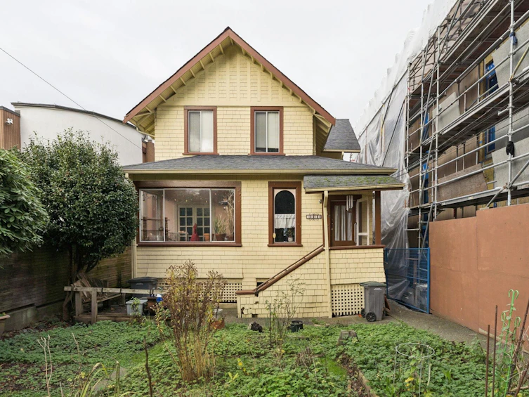3243 Point Grey Road, Vancouver, BC, V6K 1B3 - 3