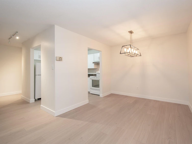 307-1385 Draycott Road, North Vancouver, BC, V7J 3K9 - 4