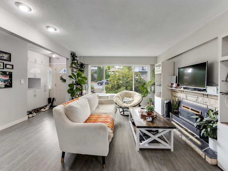 10 N Stratford Avenue, Burnaby, BC, V5B 1K9 - 4