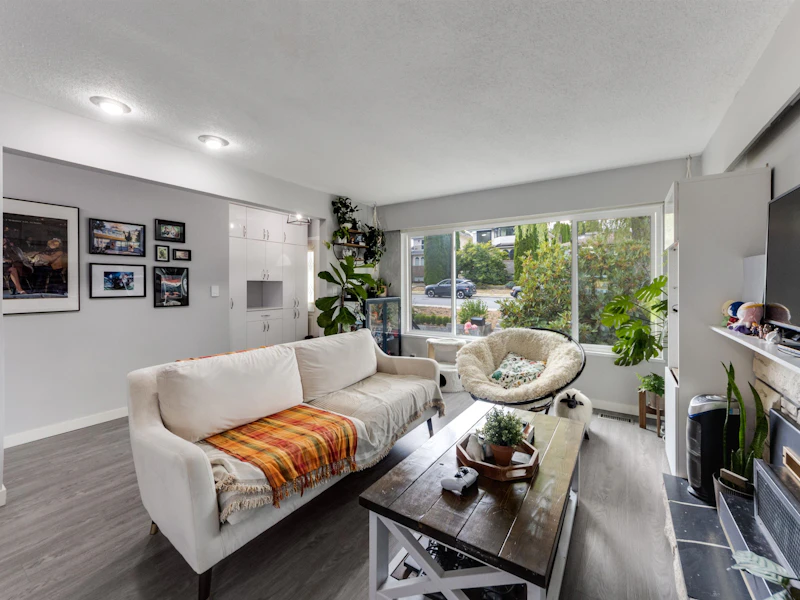 10 N Stratford Avenue, Burnaby BC V5B 1K9