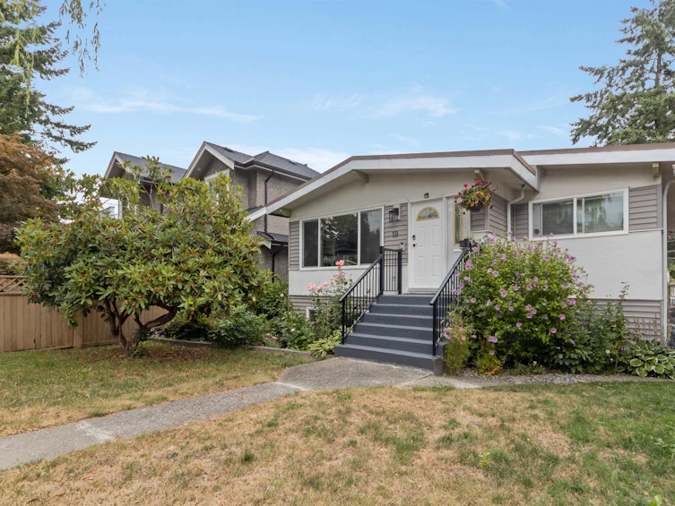 10 N Stratford Avenue, Burnaby, BC, V5B 1K9 - 2
