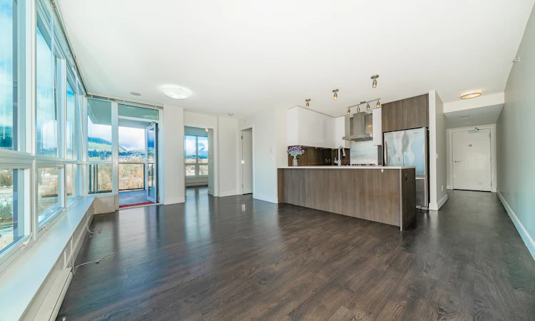 1809-3007 Glen Drive