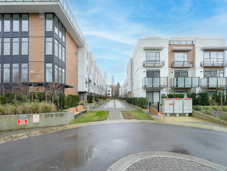 31-6328 King George Boulevard, Surrey, BC, V3X 0L4