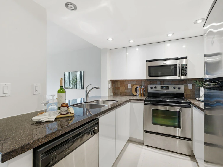 408-2201 Pine Street, Vancouver, BC, V6J 5E7 - 7