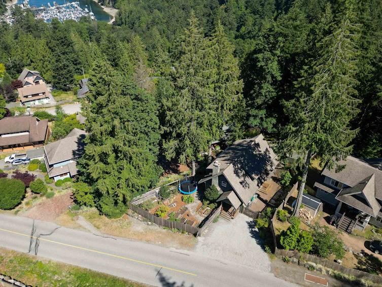 964 Village Drive, Bowen Island, BC, V0N 1G1 - 38
