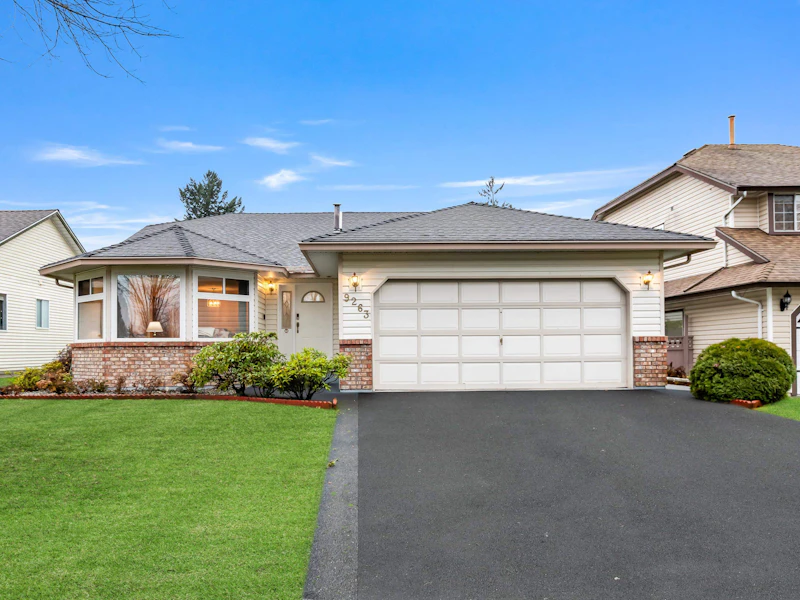 9263 156a Street, Surrey BC V4N 3B1