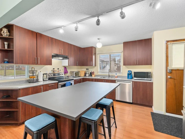 8225 18th Avenue, Burnaby, BC, V3N 1K4 - 9