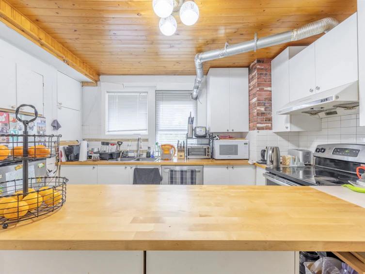 634 Rochester Avenue, Coquitlam, BC, V3K 2V7 - 11
