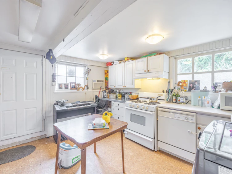 634 Rochester Avenue, Coquitlam, BC, V3K 2V7 - 13