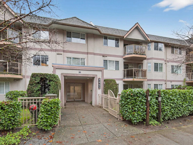 303-9865 140 Street, Surrey, BC, V3T 4M4