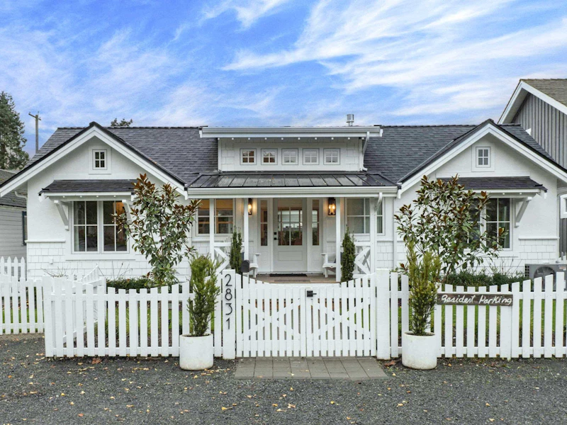 2831 Gordon Avenue, Surrey BC V4A 3J5