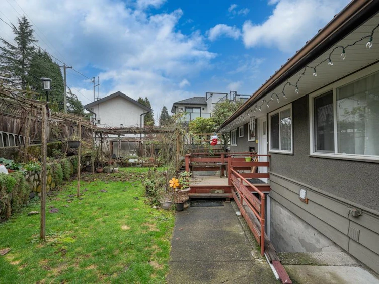 7288 Inlet Drive, Burnaby, BC, V5A 1C4 - 30