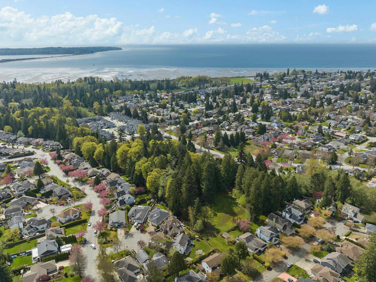 16241 10 Avenue, Surrey, BC, V4A 1A9 - 2