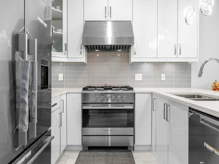 6751 Knight Street, Vancouver, BC, V5P 2W4 - 11