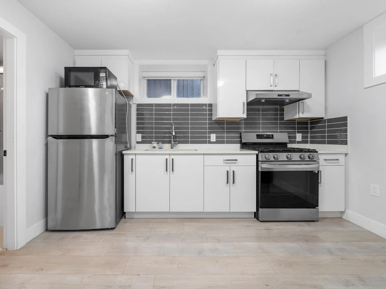 6751 Knight Street, Vancouver, BC, V5P 2W4 - 30