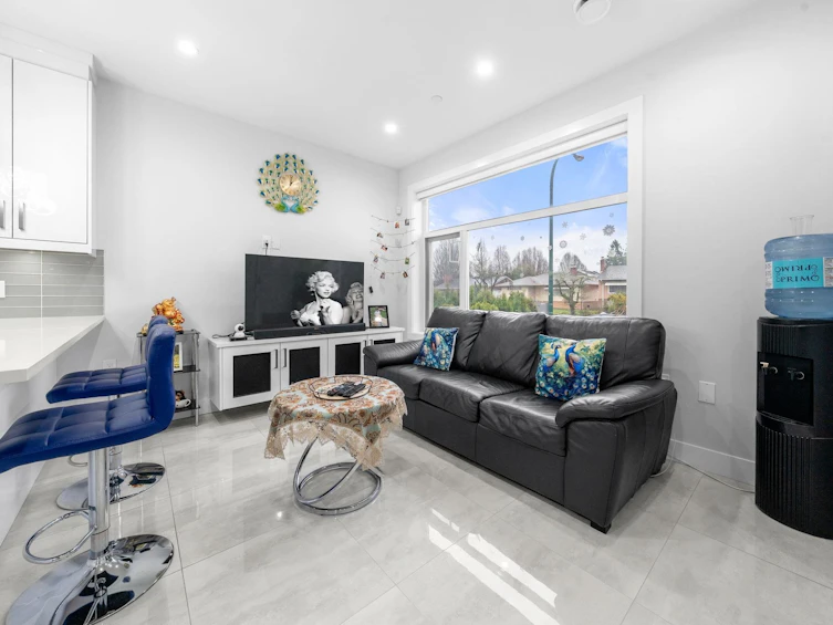 6751 Knight Street, Vancouver, BC, V5P 2W4 - 4