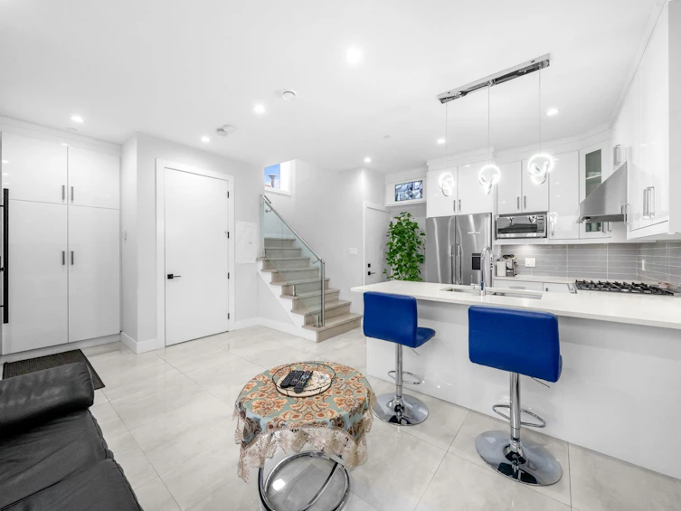 6751 Knight Street, Vancouver, BC, V5P 2W4 - 7