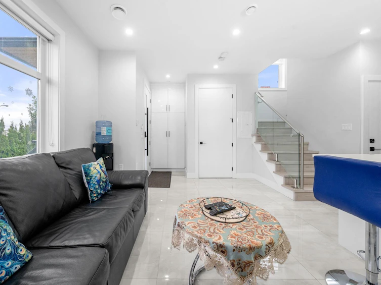 6751 Knight Street, Vancouver, BC, V5P 2W4 - 6