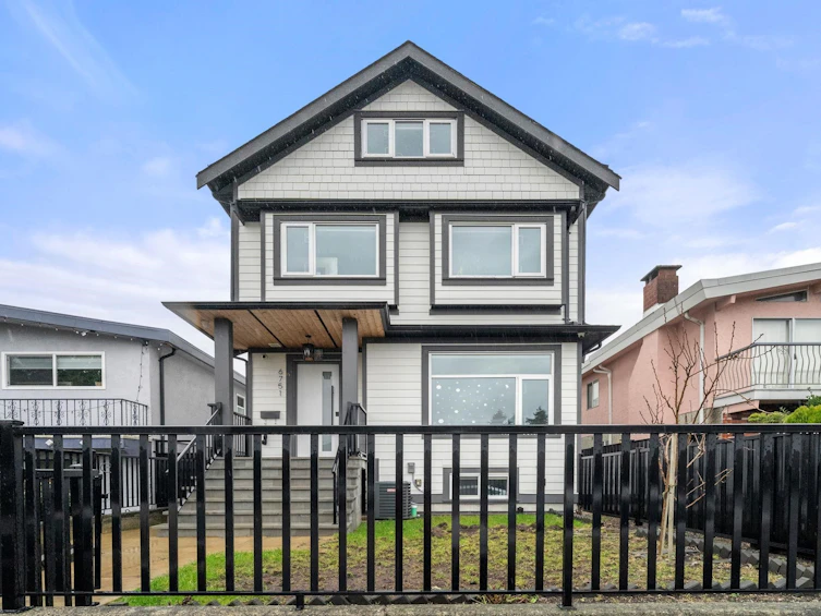 6751 Knight Street, Vancouver, BC, V5P 2W4