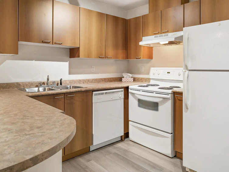 421-12083 92a Avenue, Surrey, BC, V3V 8C8 - 11