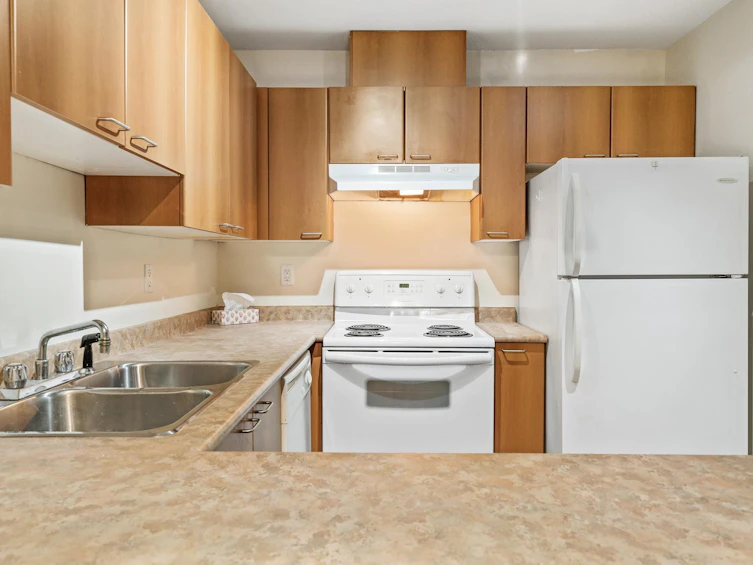 421-12083 92a Avenue, Surrey, BC, V3V 8C8 - 9