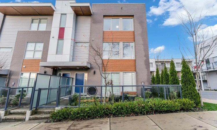 1-12585 104a Avenue