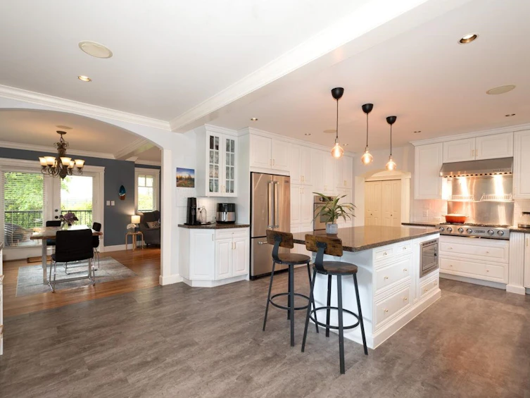 1050 11th Street, West Vancouver, BC, V7T 2M5 - 11
